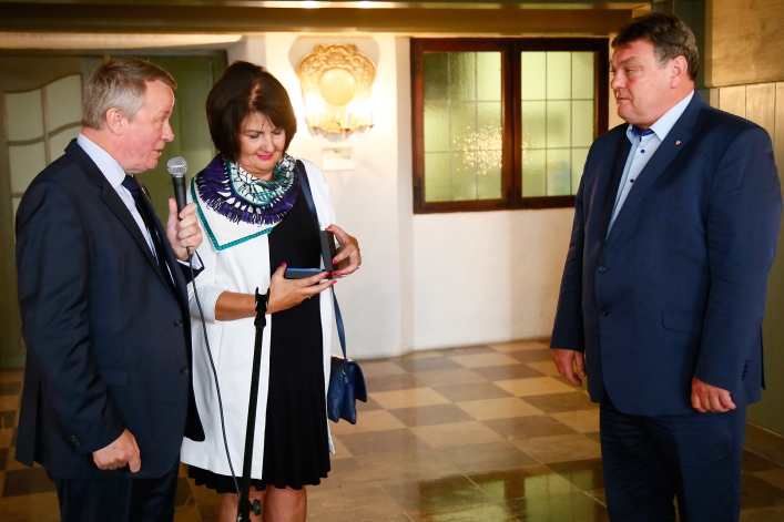 Wicemer Compiègne wręczył złoty medal prezydentowi Elbląga