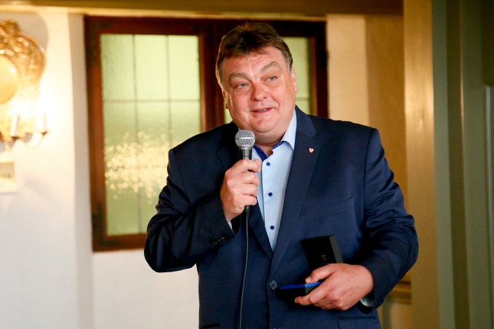 Wicemer Compiègne wręczył złoty medal prezydentowi Elbląga