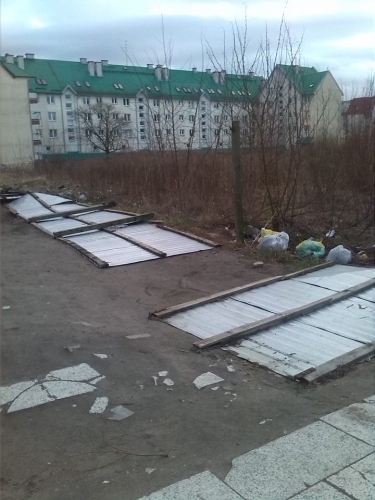 Wichura czy celowe działanie? Ogrodzenie przy Willi Syrena padło