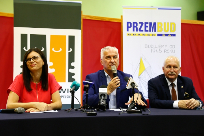 Wiecha poszybowała w górę. Prace trwają dalej