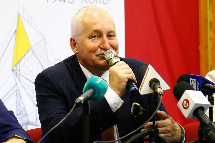 Wiecha poszybowała w górę. Prace trwają dalej