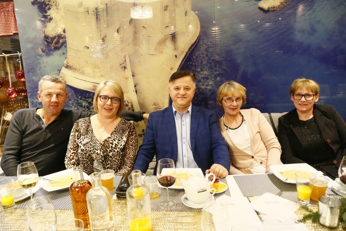 Wielki sukces kolacji charytatywnej. Na leczenie Szymonka zebrali wielką sumę! 