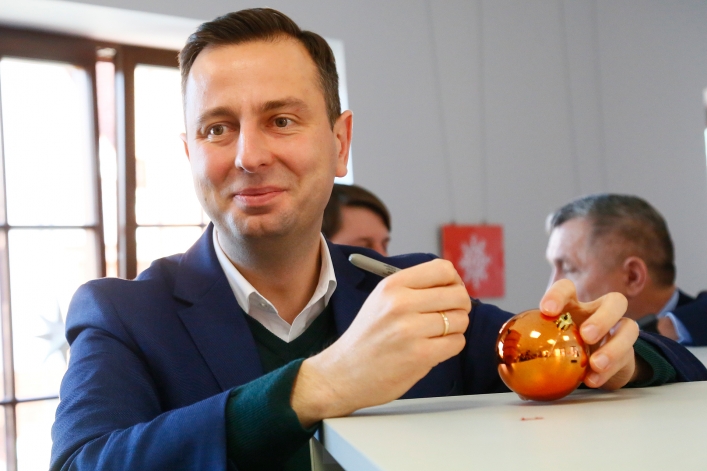 Władysław Kosiniak-Kamysz wspólnie z elblążanami wykonywał ozdoby świąteczne
