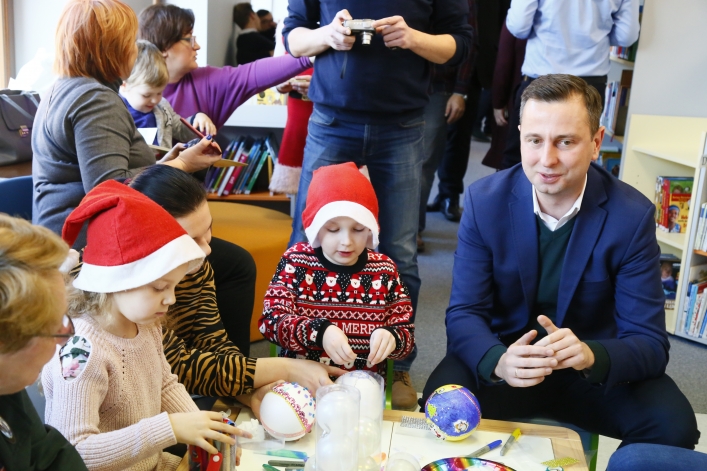 Władysław Kosiniak-Kamysz wspólnie z elblążanami wykonywał ozdoby świąteczne