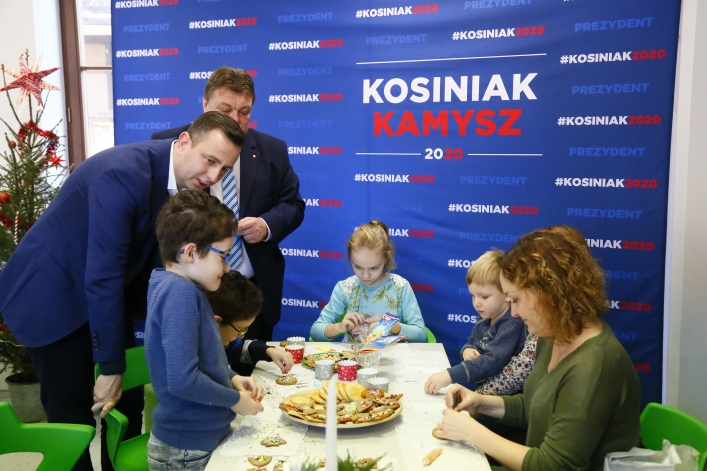 Władysław Kosiniak-Kamysz wspólnie z elblążanami wykonywał ozdoby świąteczne