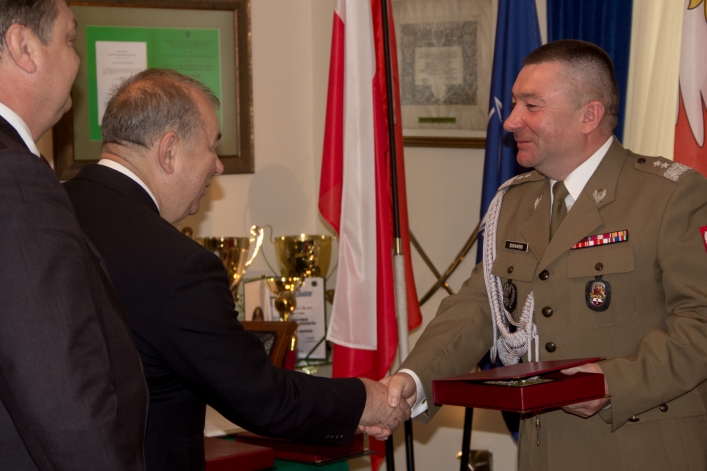 "Wojsko bez sztandaru jest niekompletne...". Ale wkrótce ma się to zmienić