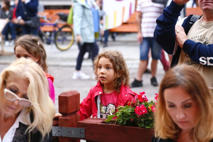 Młode wokalistki z MDK zaśpiewały w „Małej Italii” na elbląskiej starówce