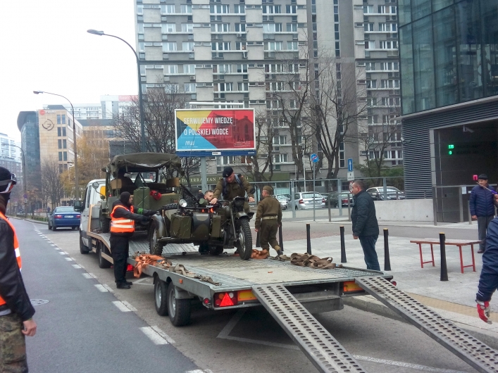 Wolontariusze z Elbląga w Straży Marszu Niepodległości w Warszawie (+ wideo)