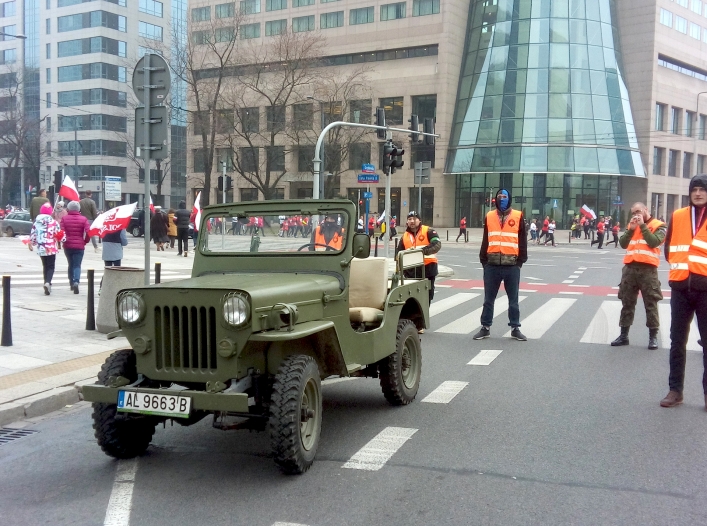 Wolontariusze z Elbląga w Straży Marszu Niepodległości w Warszawie (+ wideo)
