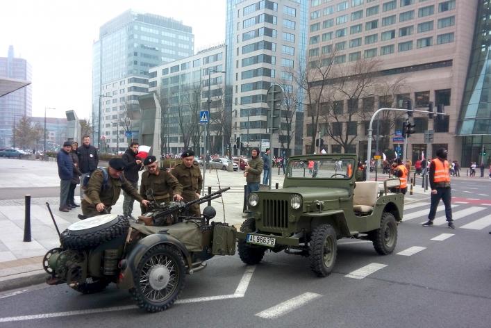Wolontariusze z Elbląga w Straży Marszu Niepodległości w Warszawie (+ wideo)