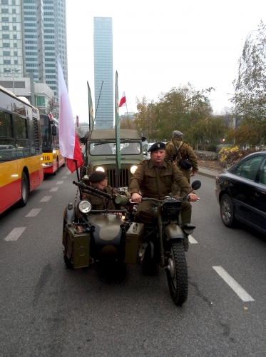Wolontariusze z Elbląga w Straży Marszu Niepodległości w Warszawie (+ wideo)