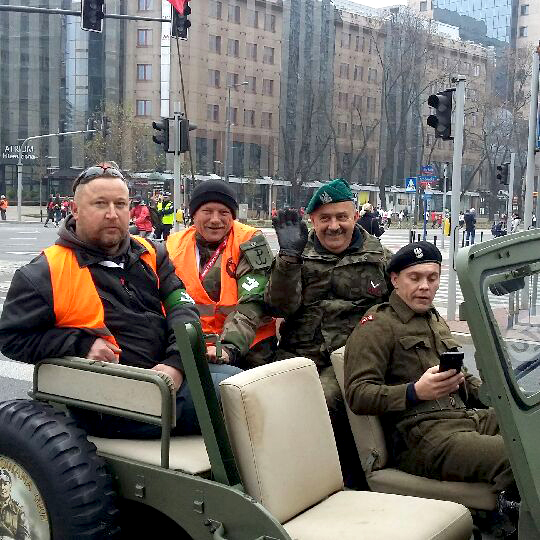 Wolontariusze z Elbląga w Straży Marszu Niepodległości w Warszawie (+ wideo)