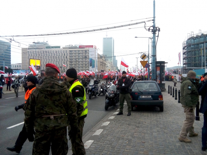 Wolontariusze z Elbląga w Straży Marszu Niepodległości w Warszawie (+ wideo)