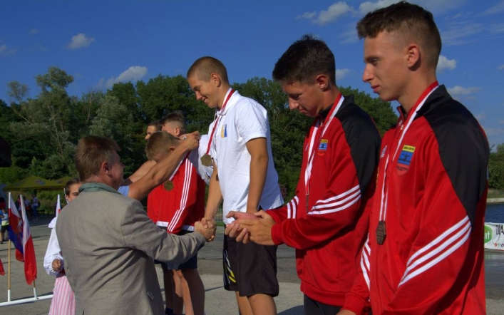 Worek medali dla zawodników sekcji kajakowej ZKS Olimpii Elbląg