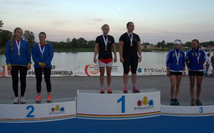 Worek medali dla zawodników sekcji kajakowej ZKS Olimpii Elbląg