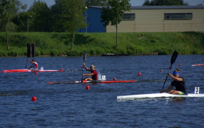 Worek medali dla zawodników sekcji kajakowej ZKS Olimpii Elbląg
