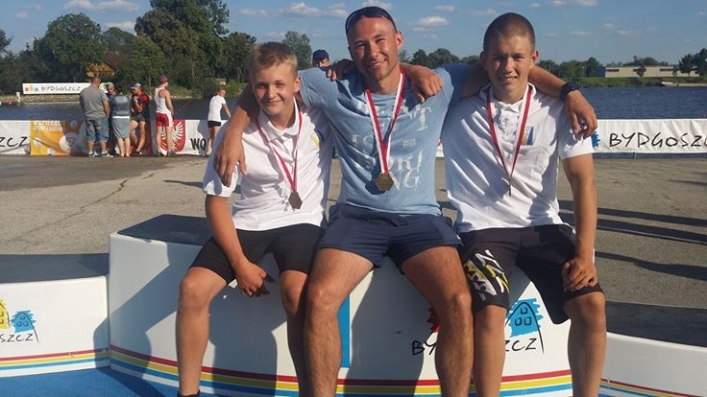 Worek medali dla zawodników sekcji kajakowej ZKS Olimpii Elbląg