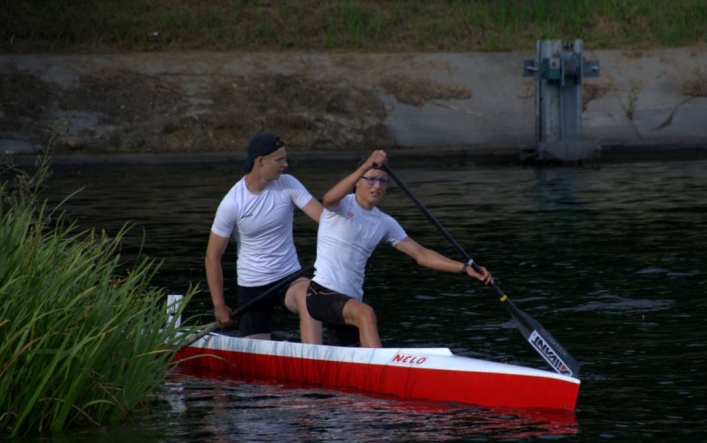 Worek medali dla zawodników sekcji kajakowej ZKS Olimpii Elbląg