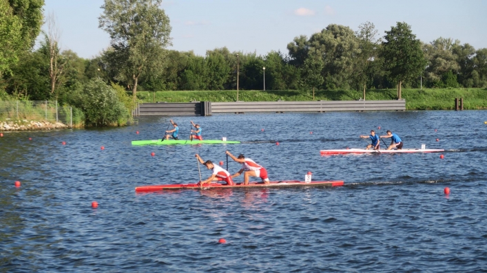 Worek medali dla zawodników sekcji kajakowej ZKS Olimpii Elbląg (+ zdjęcia)