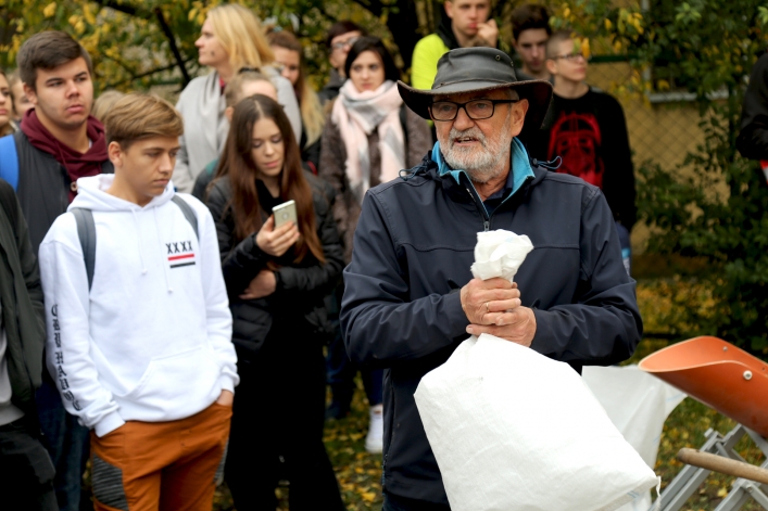 Worki z piaskiem, czy rękawy przeciwpowodziowe? Wynalazca z Sopotu zna odpowiedź!