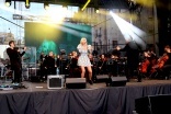 Wspaniały koncert na Starym Rynku. Kasia Moś z Elbląską Orkiestrą Kameralną zachwyciła elblążan