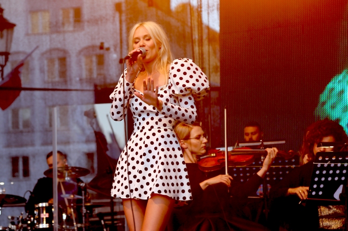 Wspaniały koncert na Starym Rynku. Kasia Moś z Elbląską Orkiestrą Kameralną zachwyciła elblążan