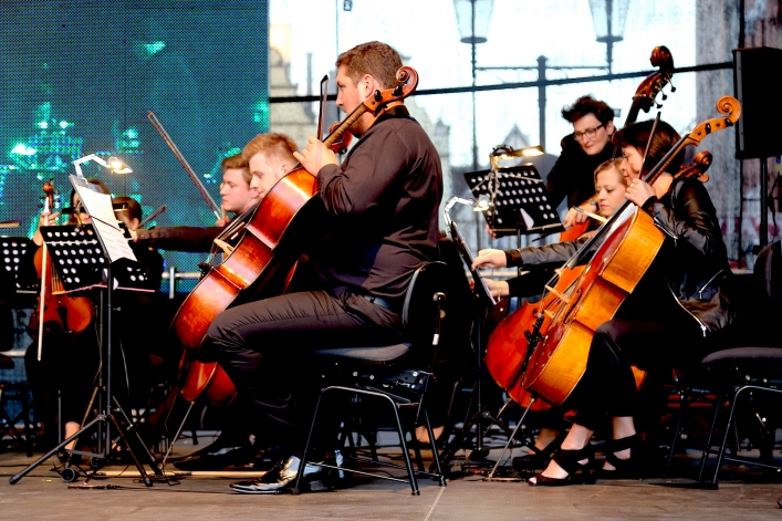 Wspaniały koncert na Starym Rynku. Kasia Moś z Elbląską Orkiestrą Kameralną zachwyciła elblążan