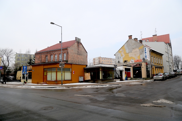 Wyburzanie pawilonów handlowych na skrzyżowaniu ul. Słonecznej i Kosynierów Gdyńskich