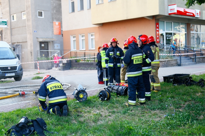 Wyciek niebezpiecznej substancji w pralni przy ul. Hetmańskiej. Dwie osoby w szpitalu