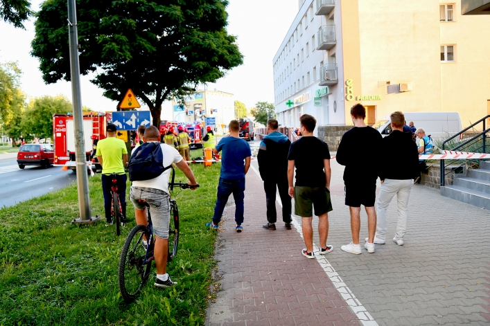 Wyciek niebezpiecznej substancji w pralni przy ul. Hetmańskiej. Dwie osoby w szpitalu