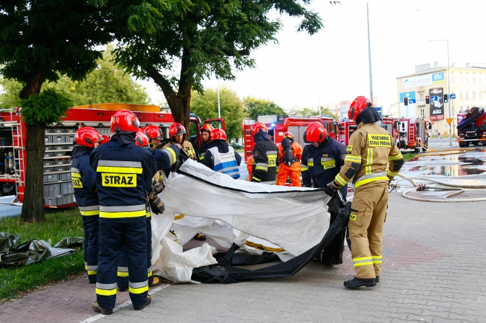 Wyciek niebezpiecznej substancji w pralni przy ul. Hetmańskiej. Dwie osoby w szpitalu