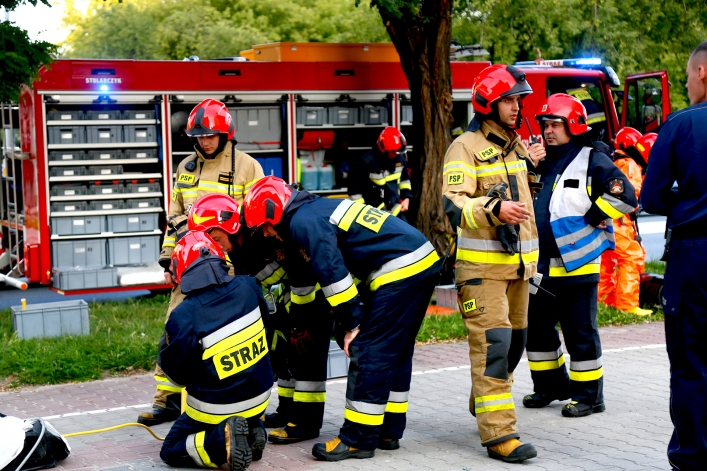 Wyciek niebezpiecznej substancji w pralni przy ul. Hetmańskiej. Dwie osoby w szpitalu
