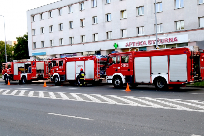 Wyciek niebezpiecznej substancji w pralni przy ul. Hetmańskiej. Dwie osoby w szpitalu