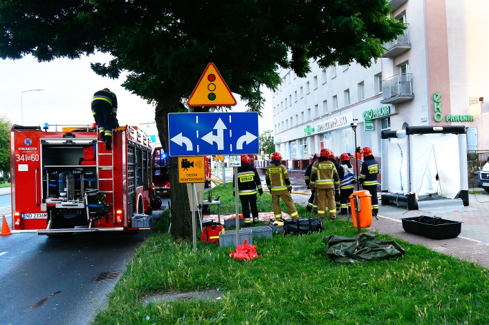 Wyciek niebezpiecznej substancji w pralni przy ul. Hetmańskiej. Dwie osoby w szpitalu