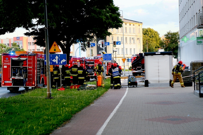 Wyciek niebezpiecznej substancji w pralni przy ul. Hetmańskiej. Dwie osoby w szpitalu