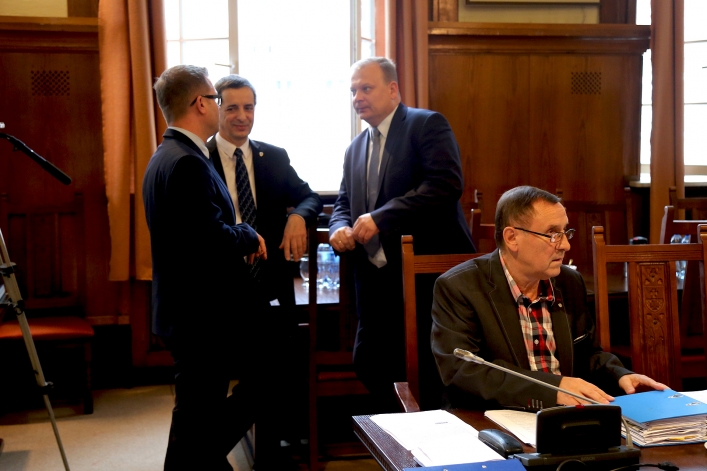 Wyjątkowa sesja Rady Miasta Elbląga z udziałem ministra. 