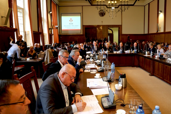 Wyjątkowa sesja Rady Miasta Elbląga z udziałem ministra. 