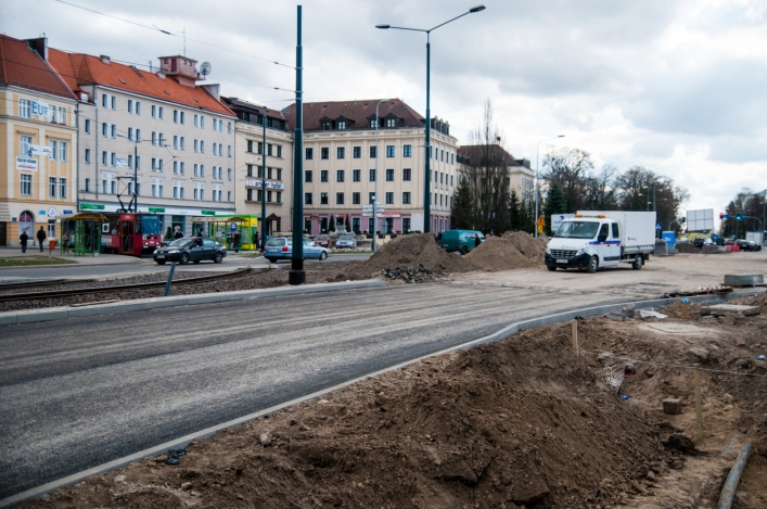 Wylano asfalt na ul. Pocztowej. Czy Eurovia skończy budowę w terminie?