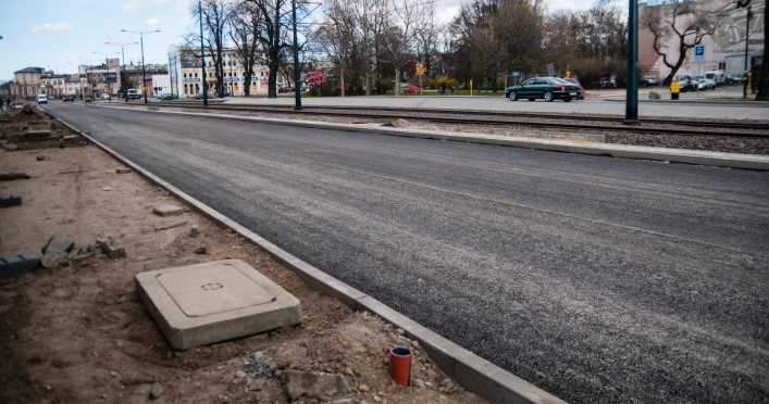 Wylano asfalt na ul. Pocztowej. Czy Eurovia skończy budowę w terminie?