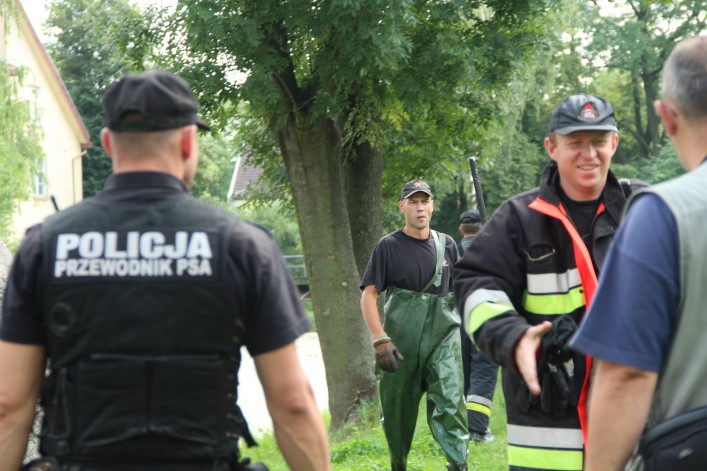 Wyłowiono ciało z sadzawki przy ul. Grochowskiej / Orlej. Policja ustala przyczyny utonięcia