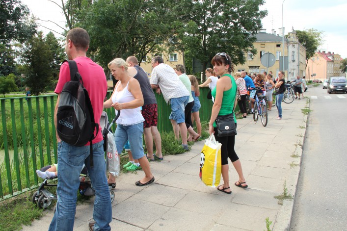 Wyłowiono ciało z sadzawki przy ul. Grochowskiej / Orlej. Policja ustala przyczyny utonięcia