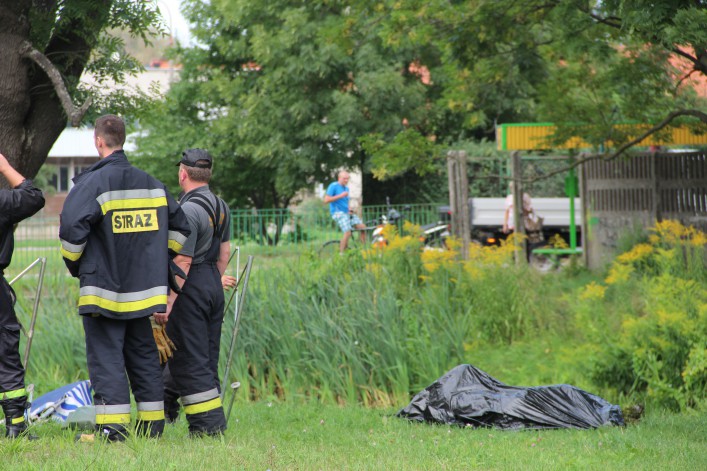Wyłowiono ciało z sadzawki przy ul. Grochowskiej / Orlej. Policja ustala przyczyny utonięcia