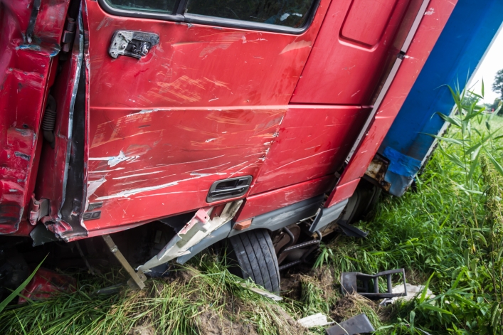 Wypadek dwóch ciężarówek w Szopach. Matka i  dziecko w szpitalu