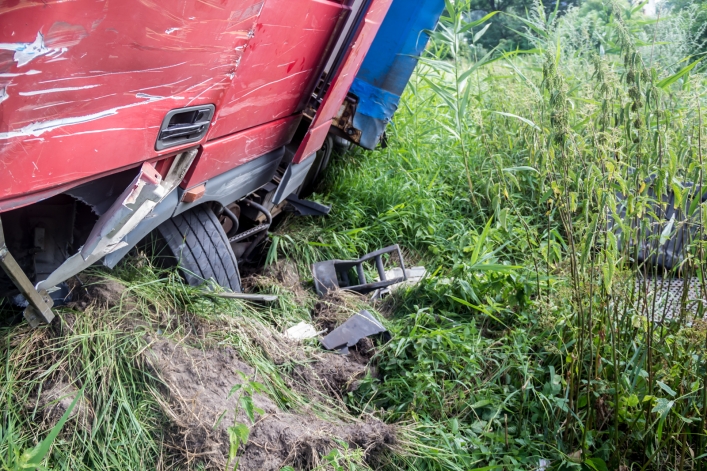 Wypadek dwóch ciężarówek w Szopach. Matka i  dziecko w szpitalu