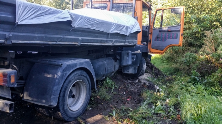 Wypadek na drodze krajowej 504. Kierowca w ciężkim stanie