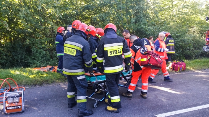 Wypadek na drodze krajowej 504. Kierowca w ciężkim stanie