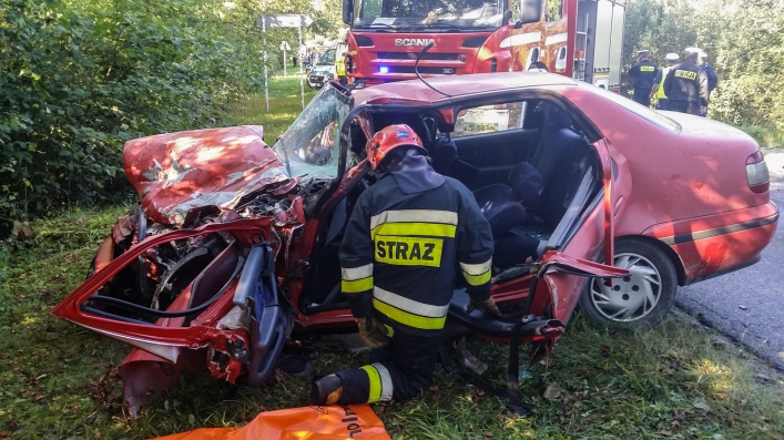 Wypadek na drodze krajowej 504. Kierowca w ciężkim stanie