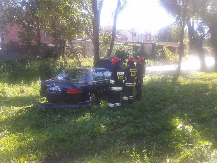 Wypadek na Grochowskiej. Zderzenie dwóch samochodów