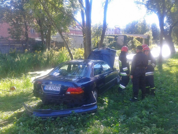 Wypadek na Grochowskiej. Zderzenie dwóch samochodów