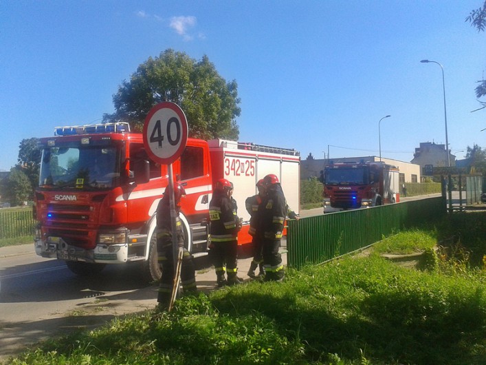 Wypadek na Grochowskiej. Zderzenie dwóch samochodów